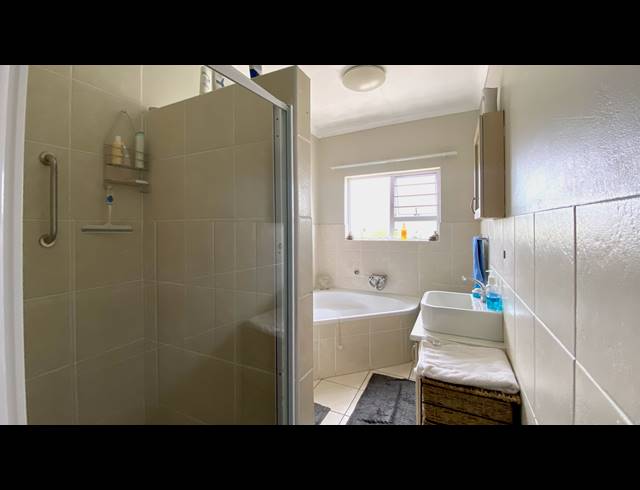 5 BEDROOM HOUSE FOR SALE IN PORT OWEN